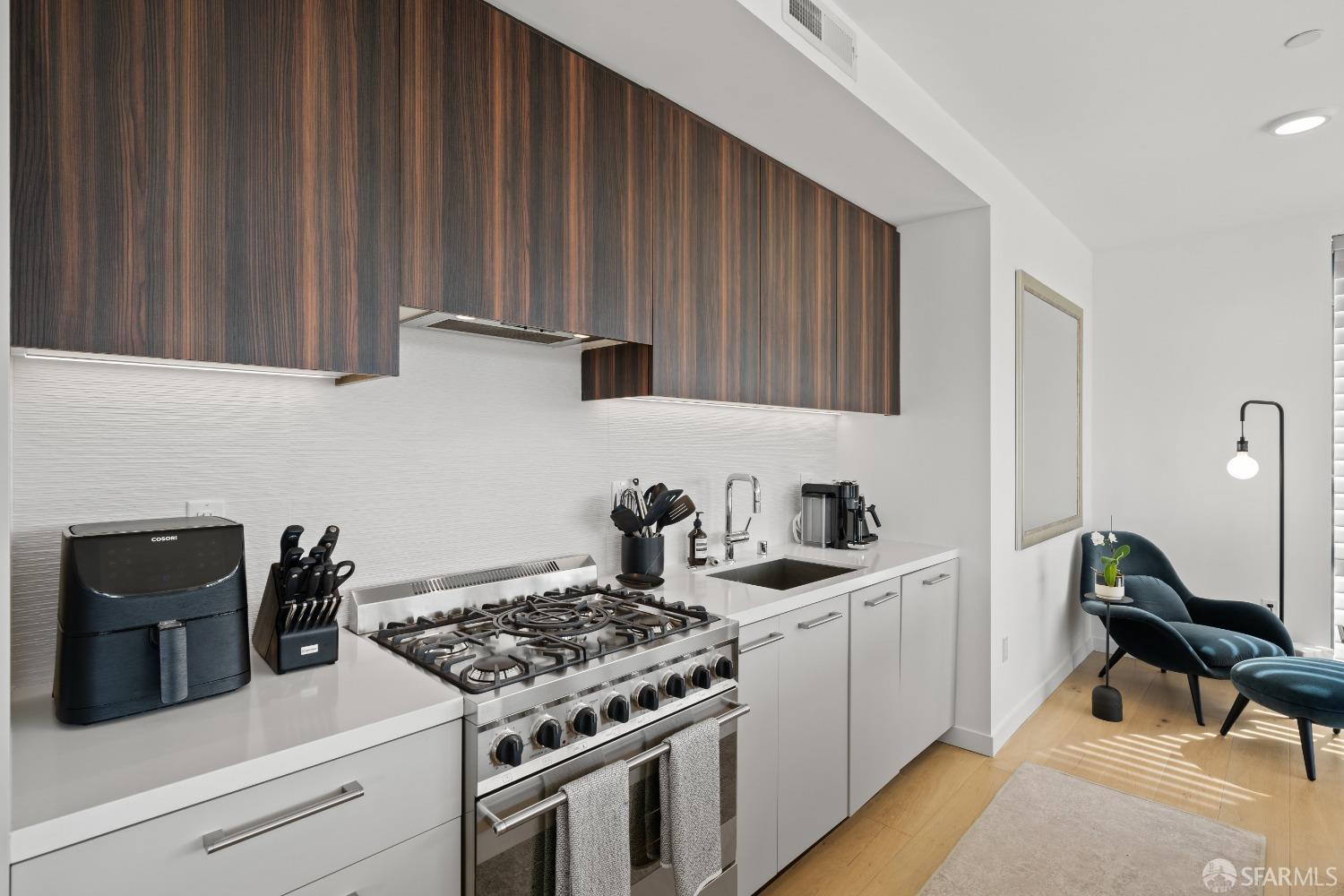 Photo #10: 423734816 Listing 