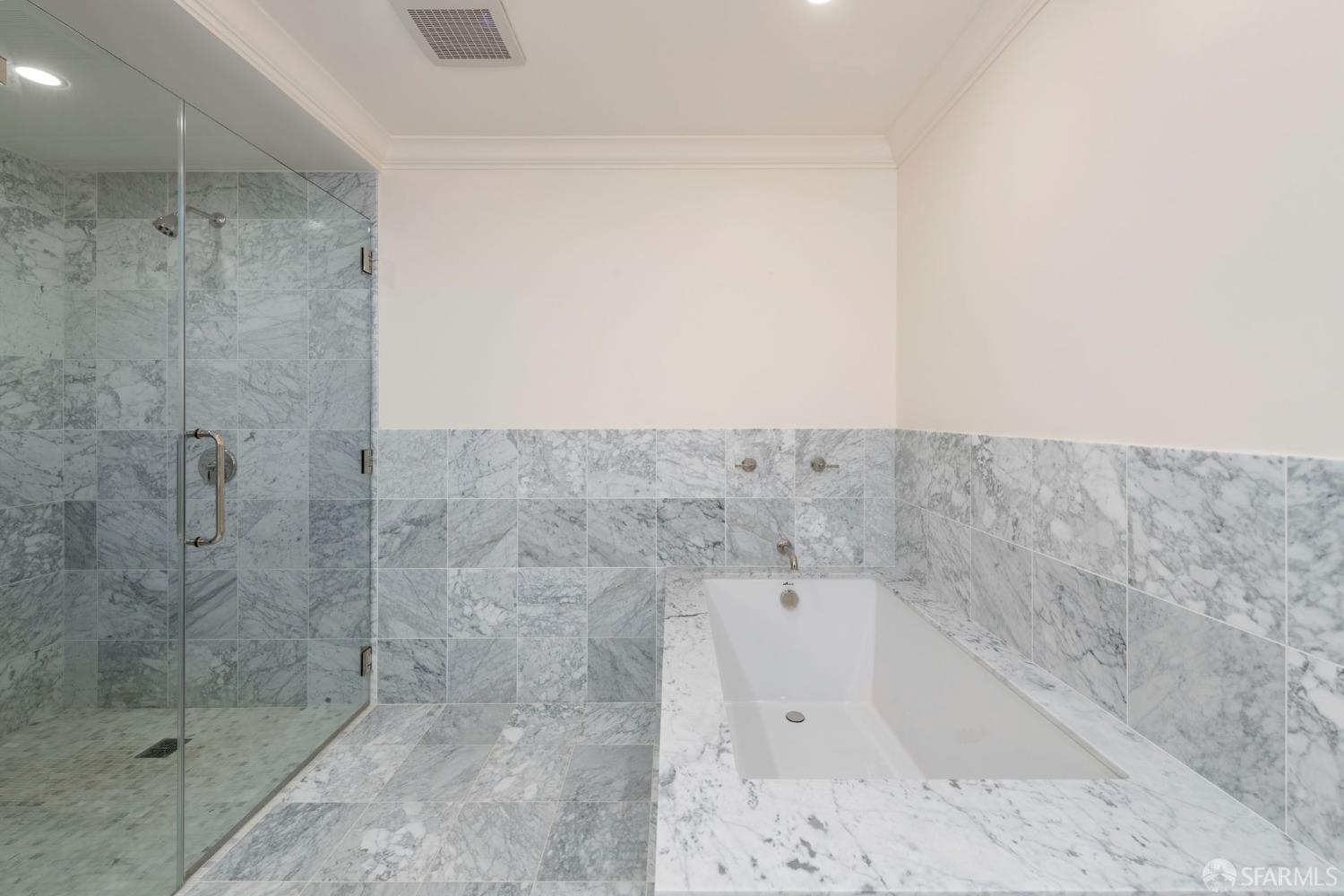 Photo #29: 423904398 Listing 
