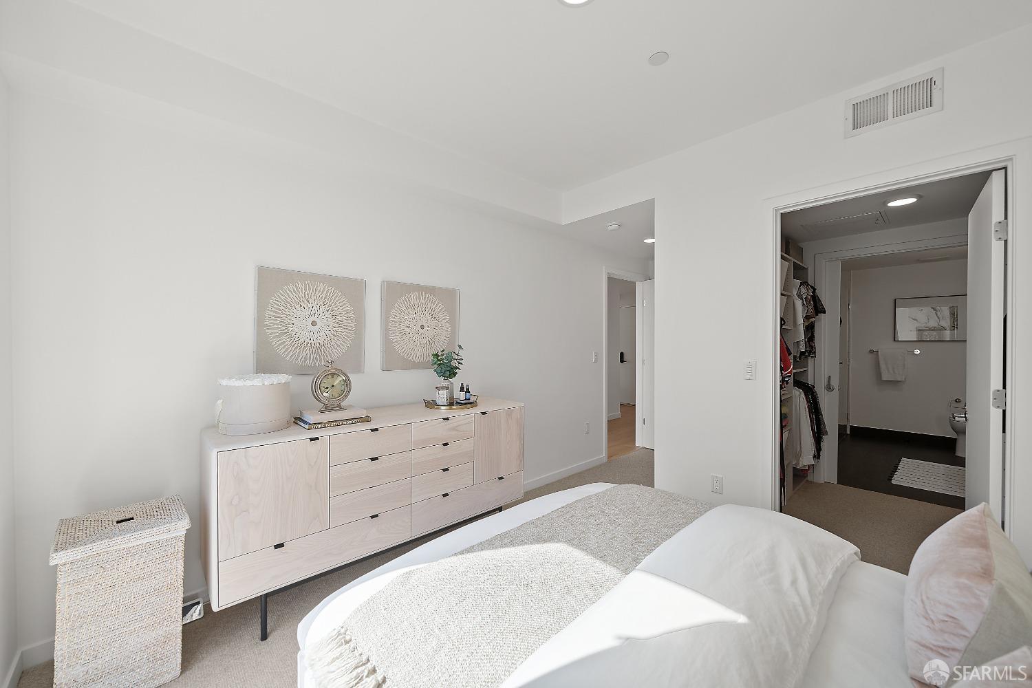 Photo #12: 423734816 Listing 
