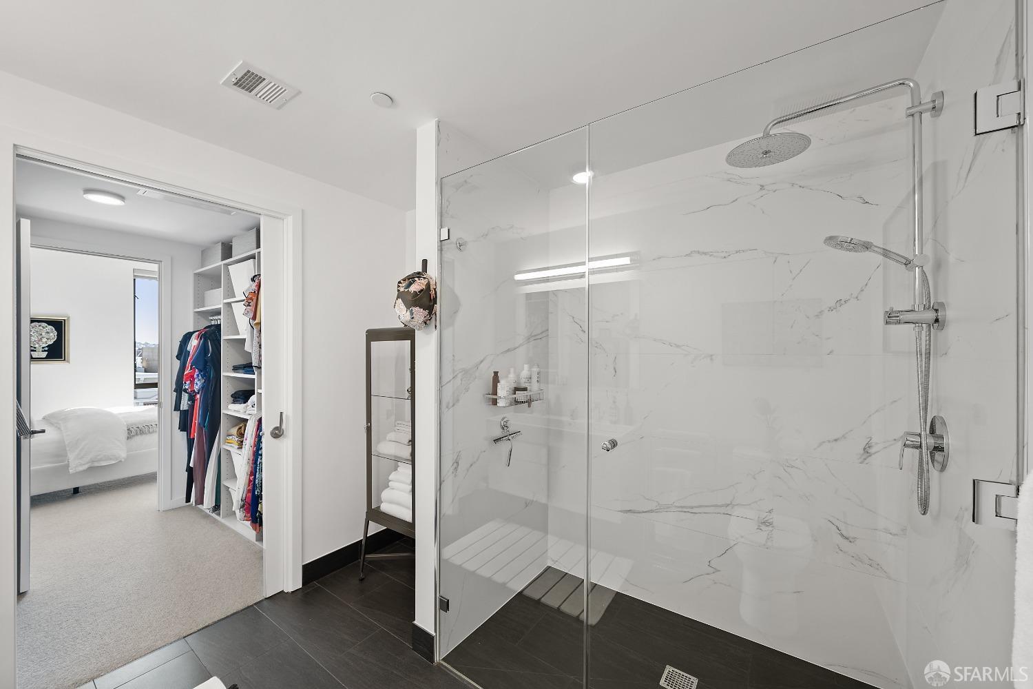 Photo #16: 423734816 Listing 