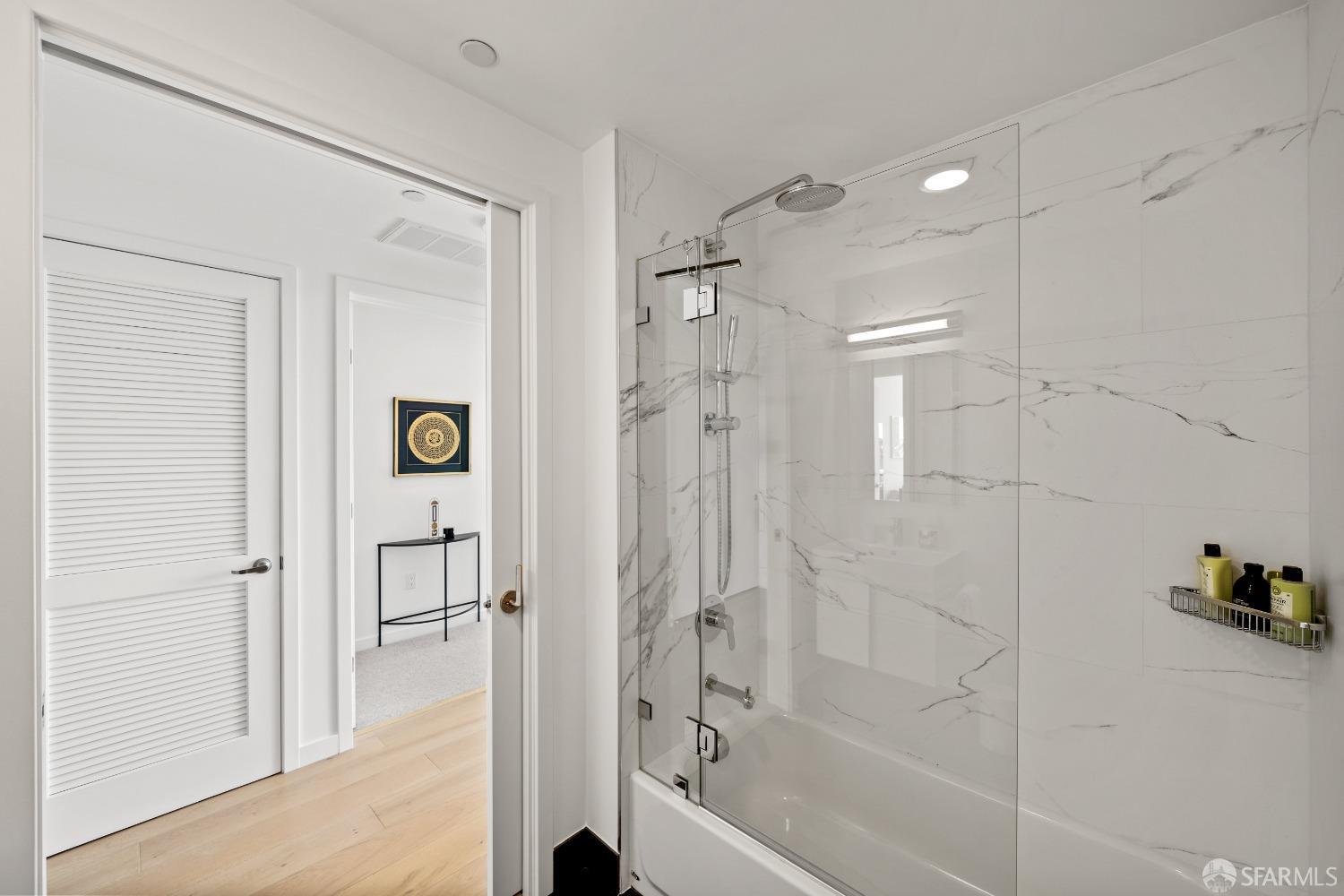 Photo #17: 423734816 Listing 