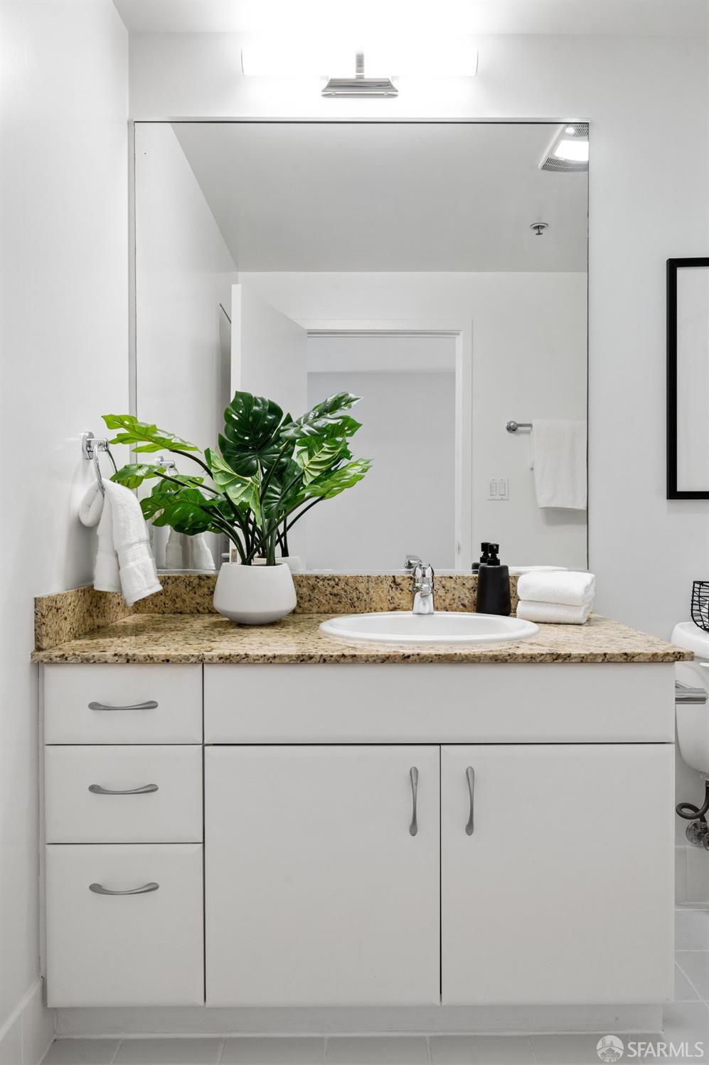 Photo #23: 423728816 Listing 