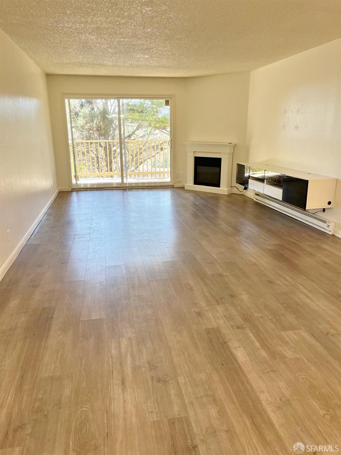 Detail Gallery Image 2 of 27 For 397 Imperial Way #141,  Daly City,  CA 94015 - 2 Beds | 2 Baths