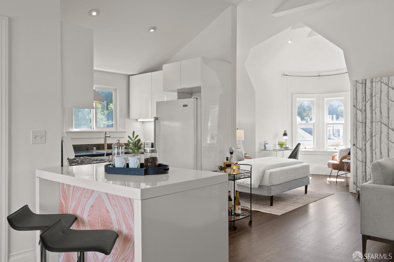 Photo #3: 423905613 Listing 