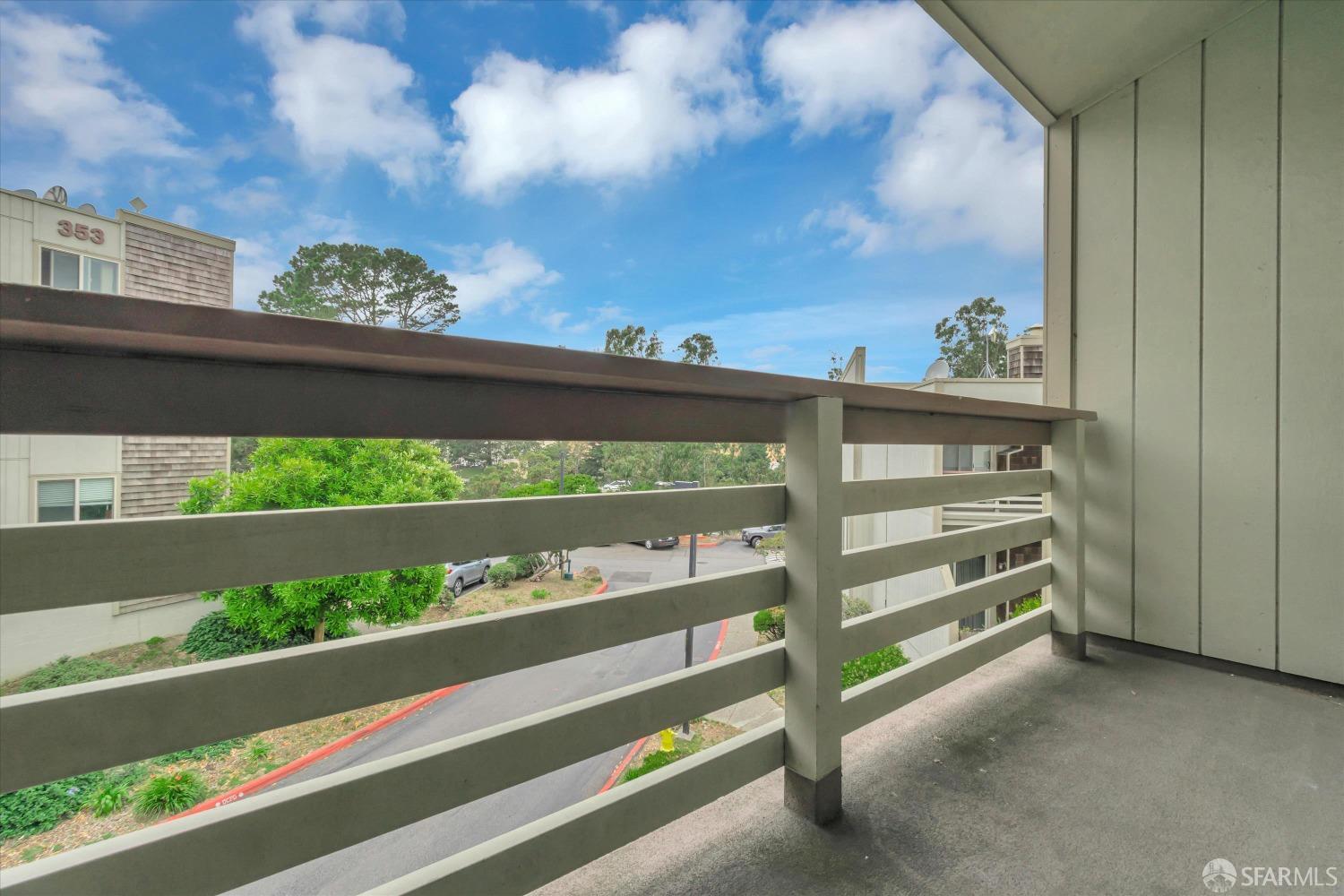 Detail Gallery Image 6 of 39 For 349 Philip Dr #301,  Daly City,  CA 94015 - 3 Beds | 2 Baths