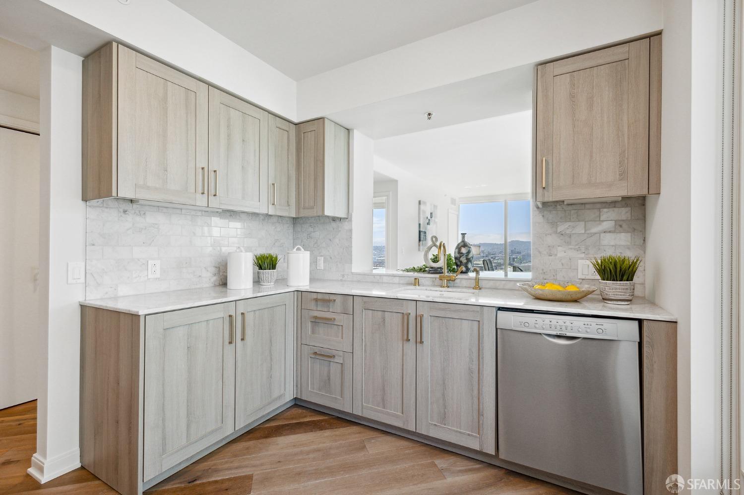Photo #14: 423758385 Listing 