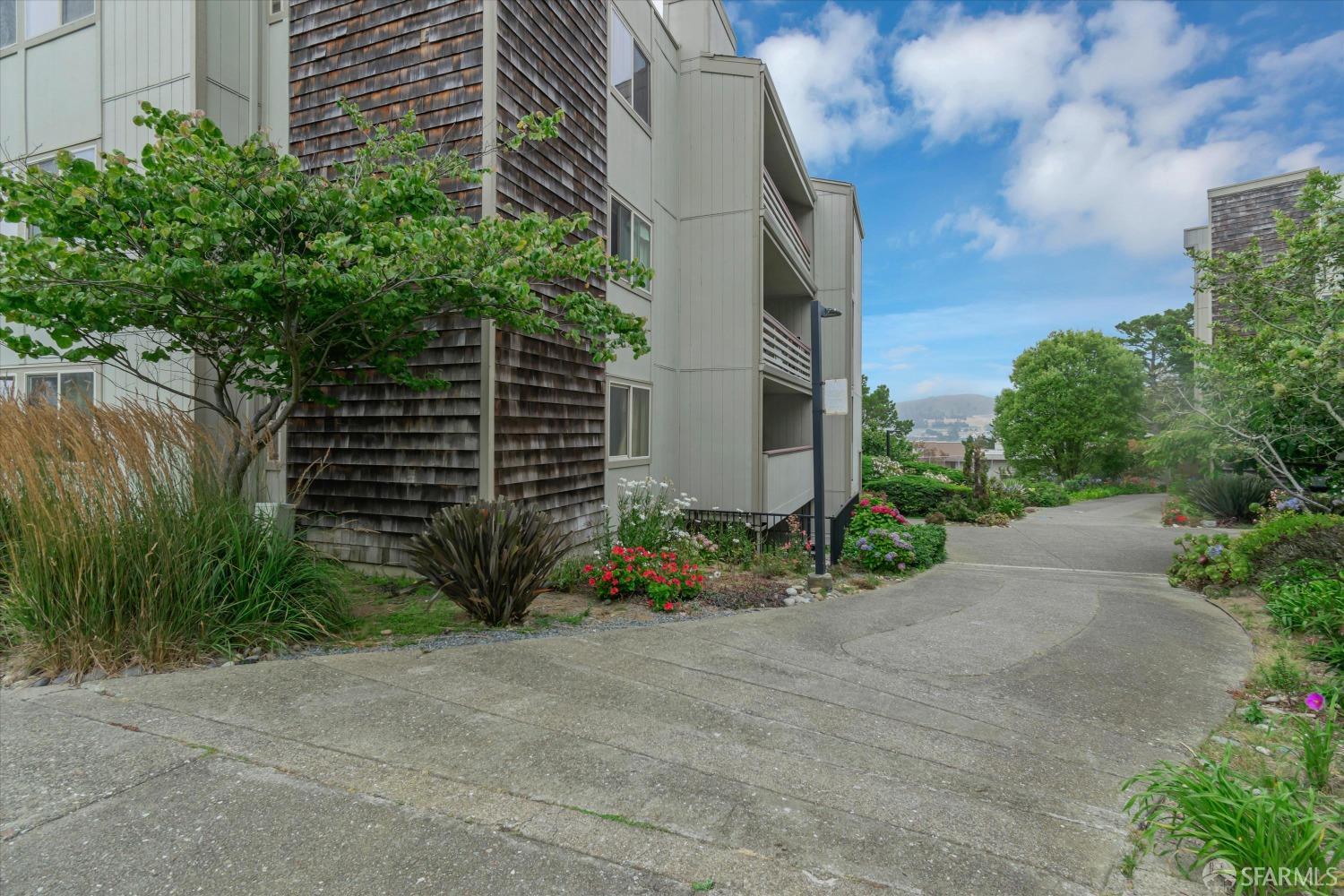 Detail Gallery Image 39 of 39 For 349 Philip Dr #301,  Daly City,  CA 94015 - 3 Beds | 2 Baths