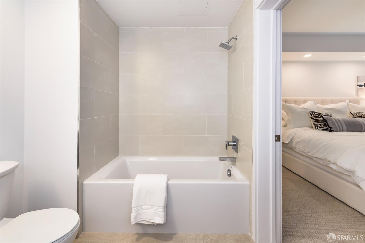Photo #12: 423905874 Listing 