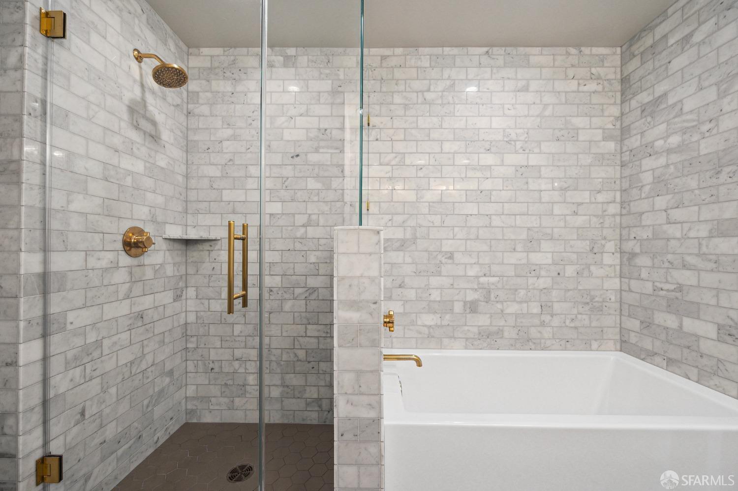 Photo #31: 423758385 Listing 