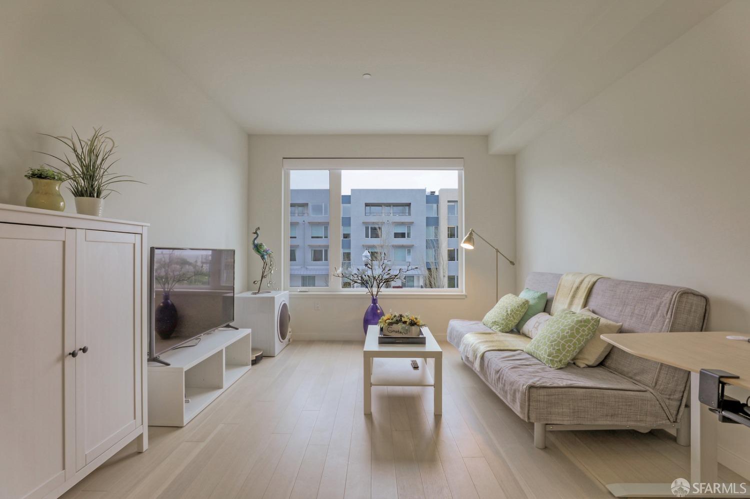 Detail Gallery Image 1 of 34 For 51 Innes Ct #207,  San Francisco,  CA 94124 - 1 Beds | 1 Baths
