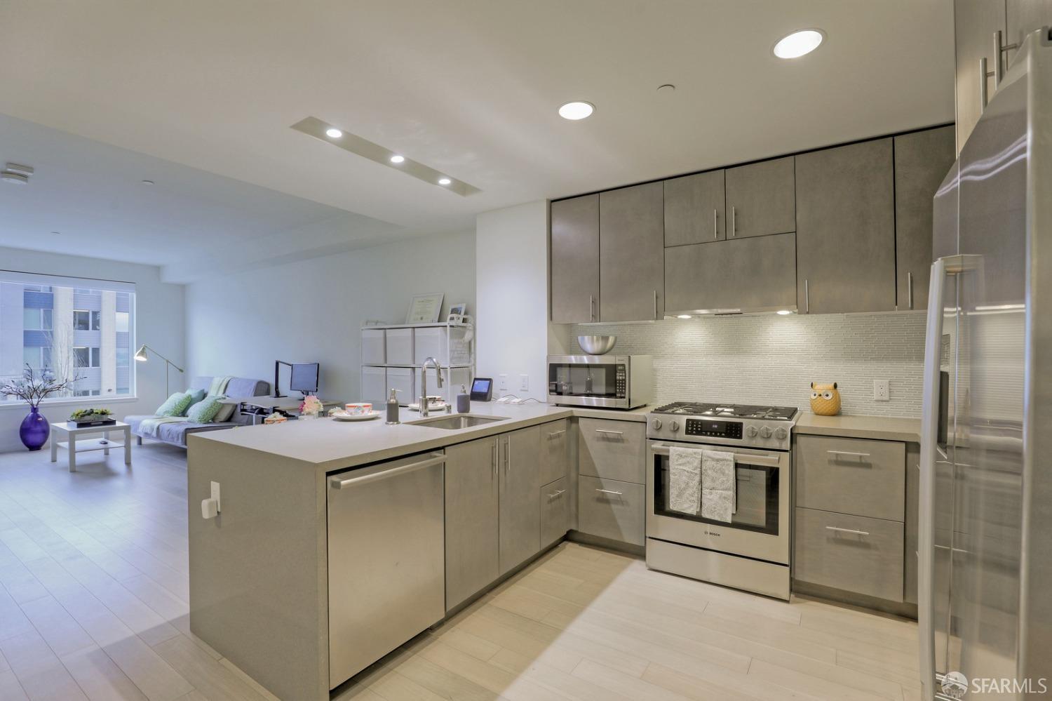 Detail Gallery Image 8 of 34 For 51 Innes Ct #207,  San Francisco,  CA 94124 - 1 Beds | 1 Baths
