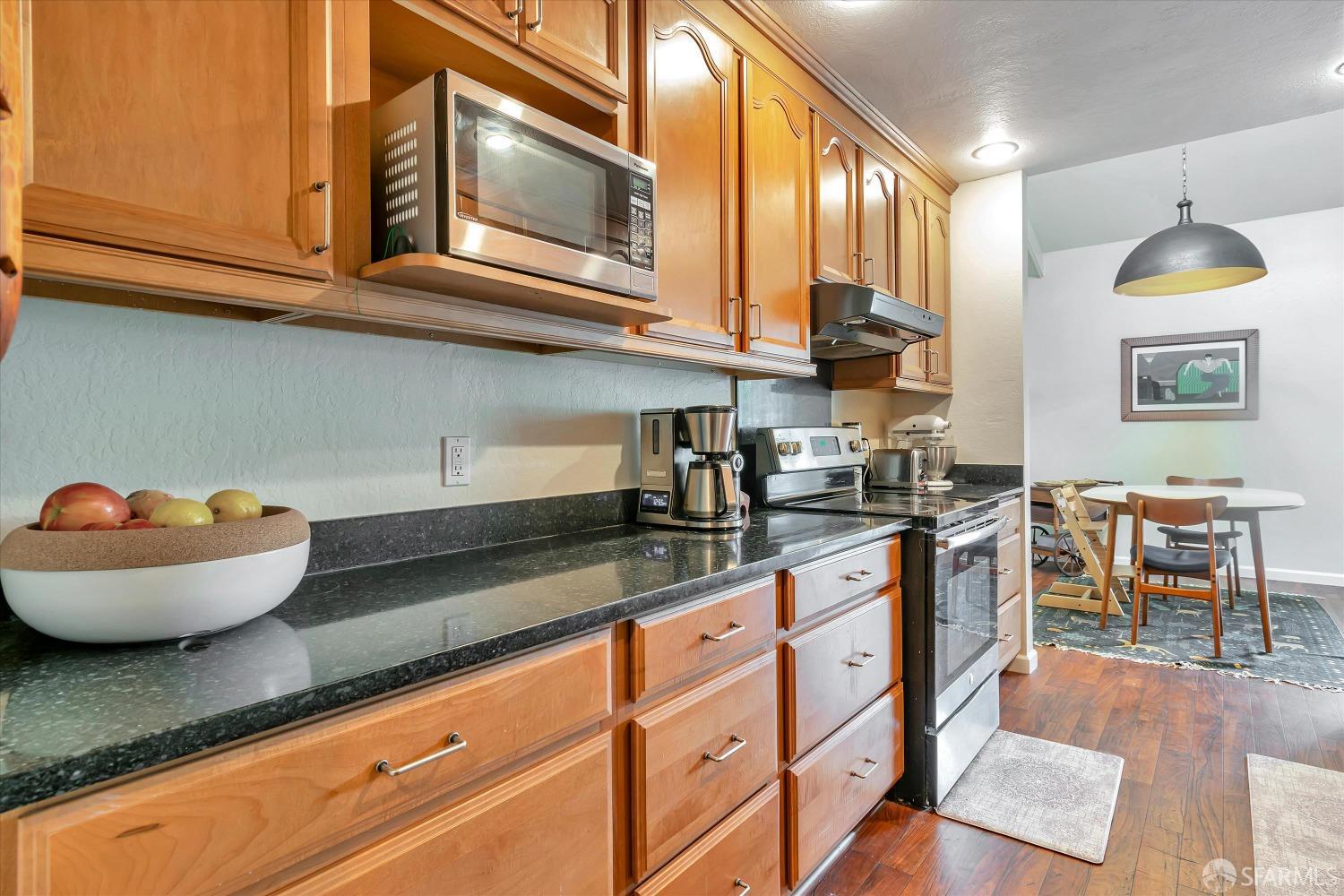 Detail Gallery Image 9 of 39 For 349 Philip Dr #301,  Daly City,  CA 94015 - 3 Beds | 2 Baths