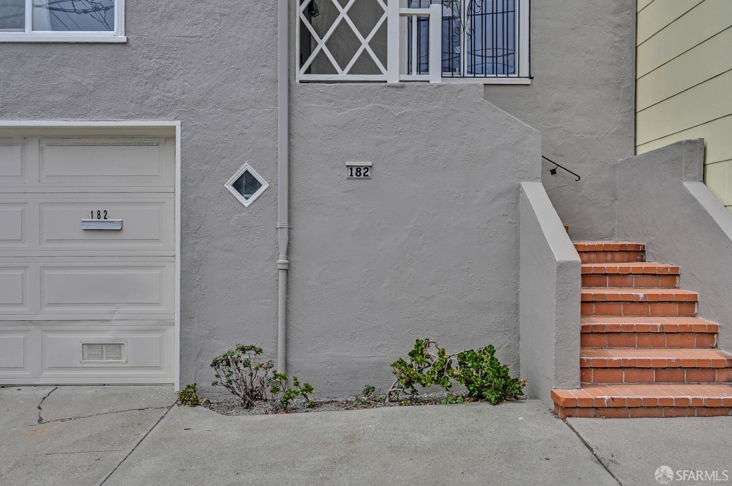 Detail Gallery Image 3 of 29 For 182 Dublin St, San Francisco,  CA 94112 - 4 Beds | 2 Baths