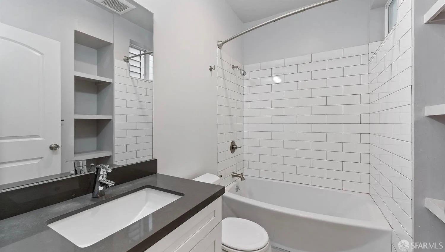 Detail Gallery Image 9 of 24 For 1742 La Salle Ave, San Francisco,  CA 94124 - 4 Beds | 2 Baths