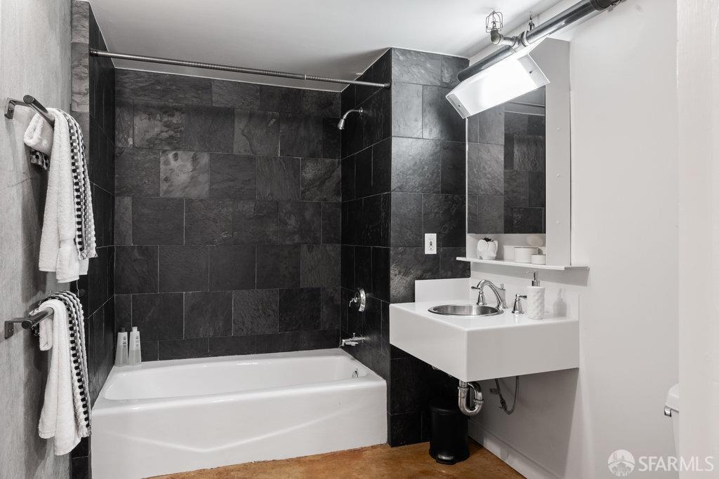 Photo #23: 423752576 Listing 