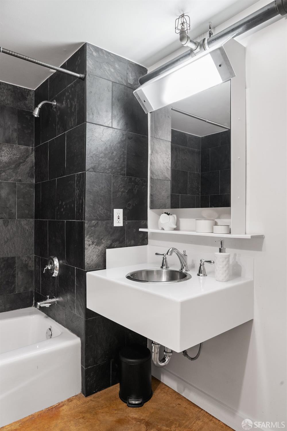Photo #24: 423752576 Listing 