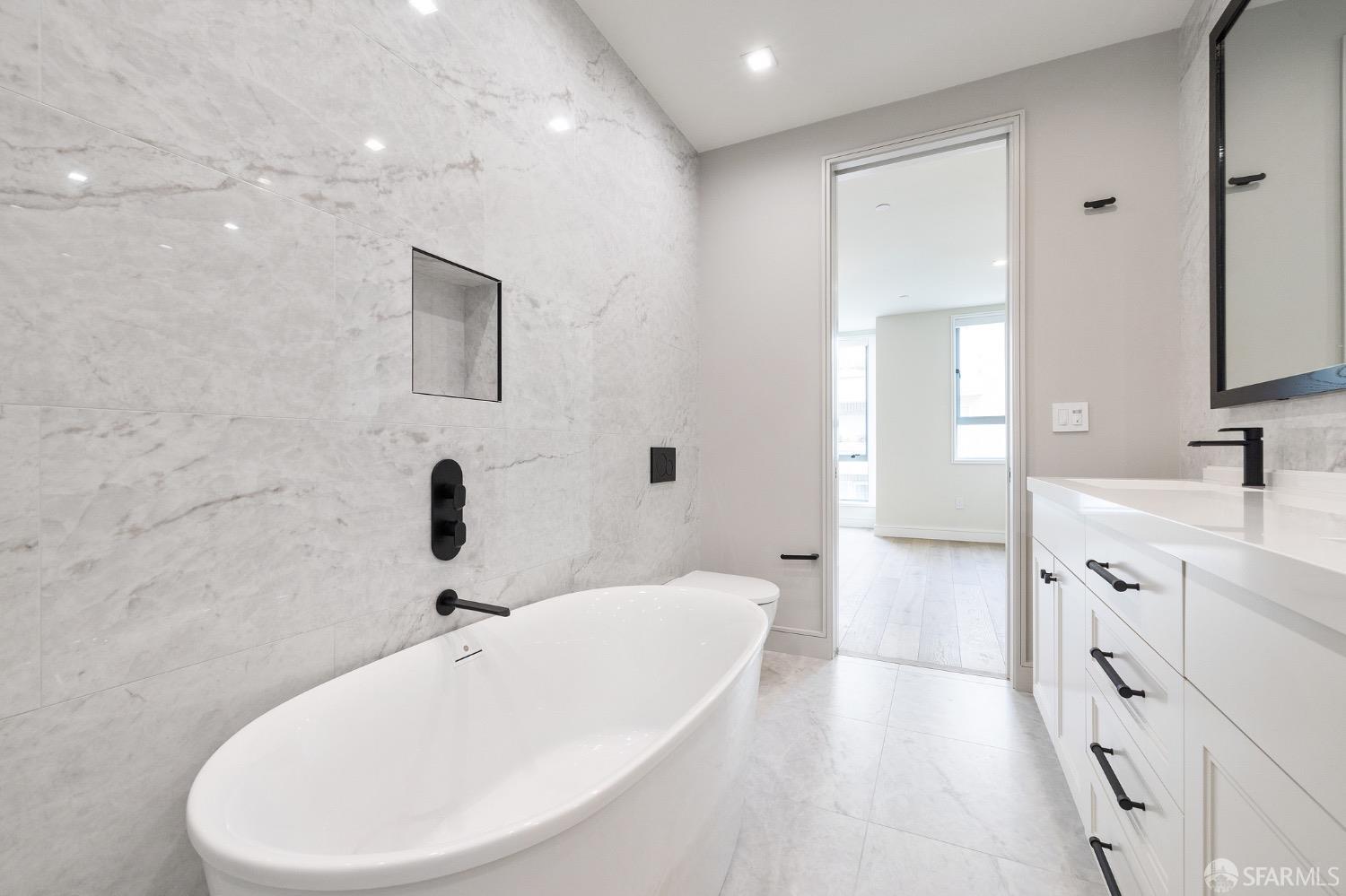 Photo #34: 423906642 Listing 