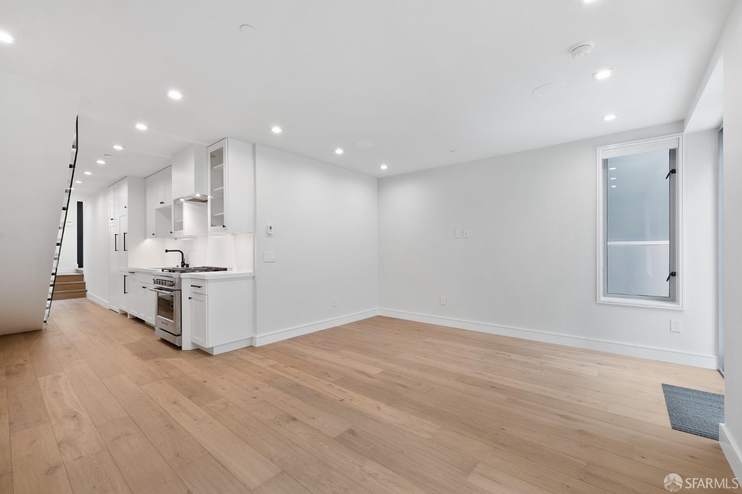 Photo #11: 423906641 Listing 