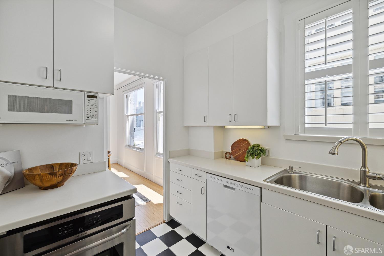 Photo #17: 423906851 Listing 