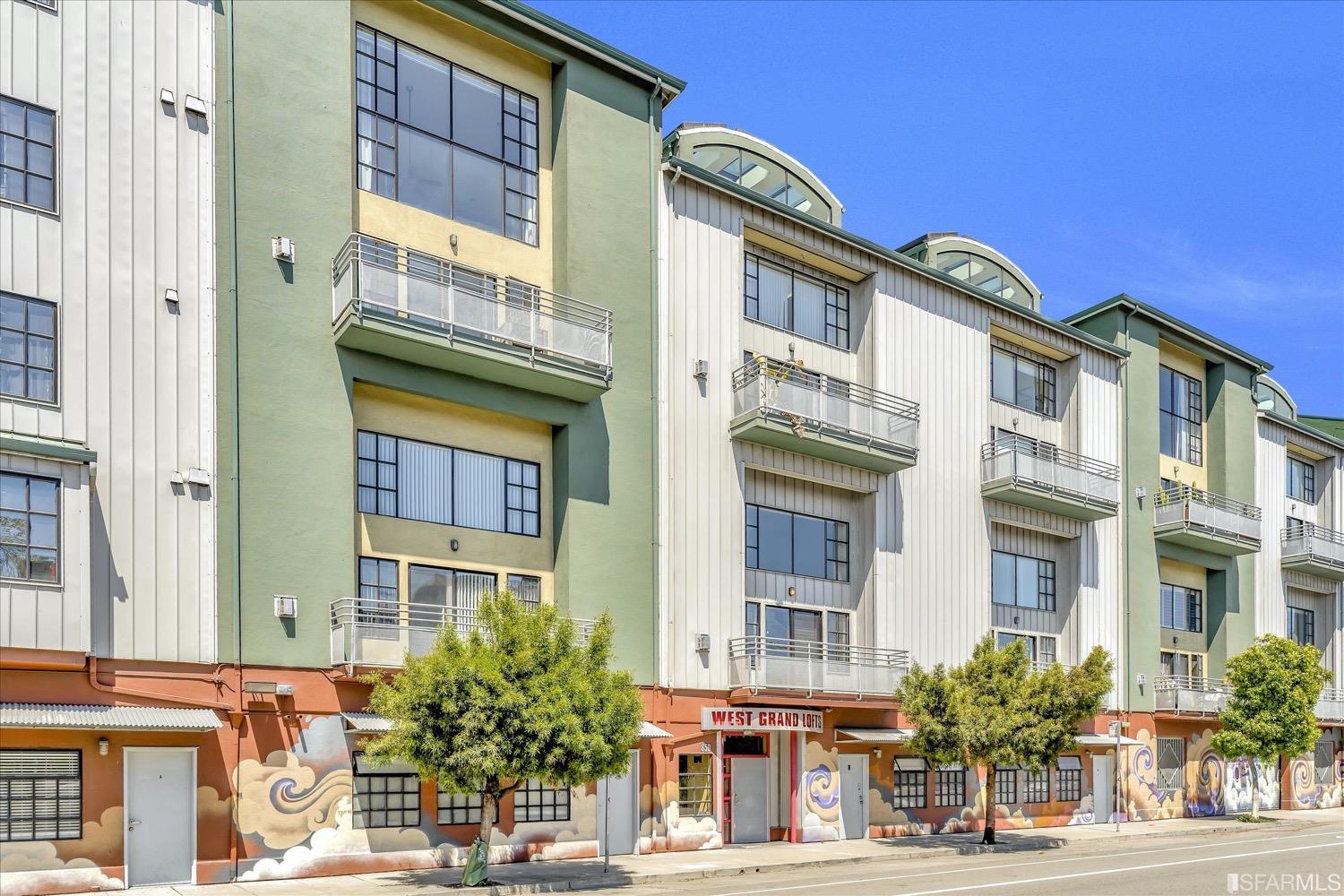 Detail Gallery Image 1 of 1 For 850 W Grand Ave #6,  Oakland,  CA 94607 - 1 Beds | 2 Baths