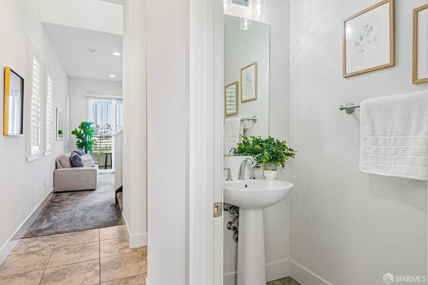 Detail Gallery Image 2 of 44 For 100 Crape Ct, Daly City,  CA 94014 - 5 Beds | 4/1 Baths