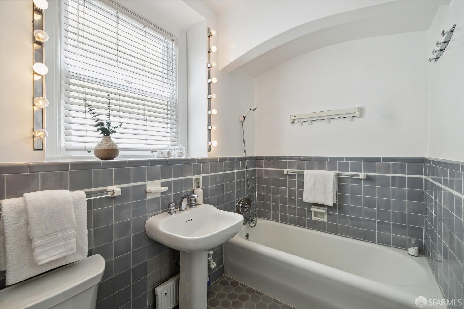 Photo #24: 423906851 Listing 