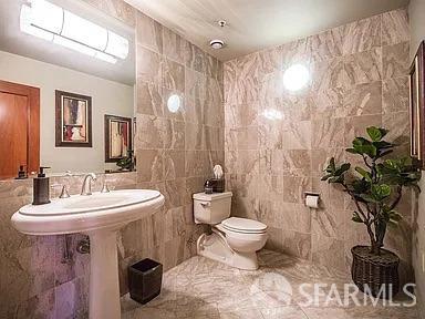 Photo #9: 423759571 Listing 