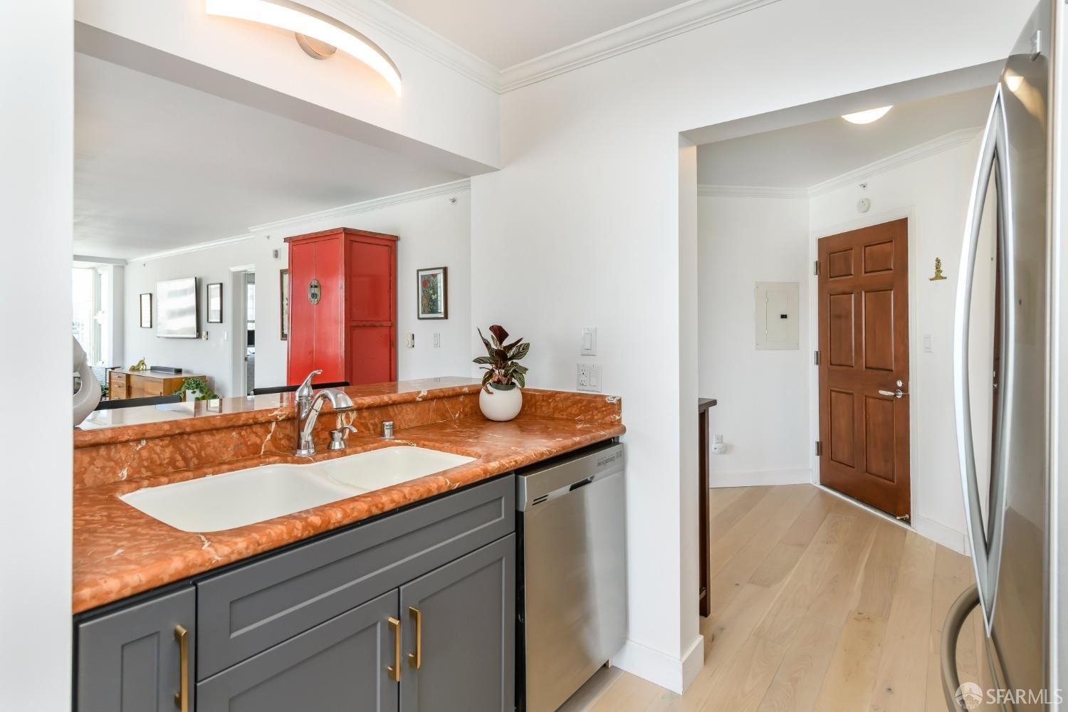 Photo #7: 423907348 Listing 