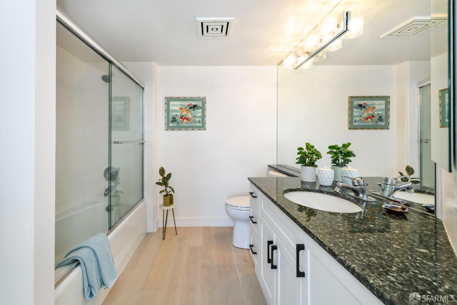 Photo #16: 423907348 Listing 