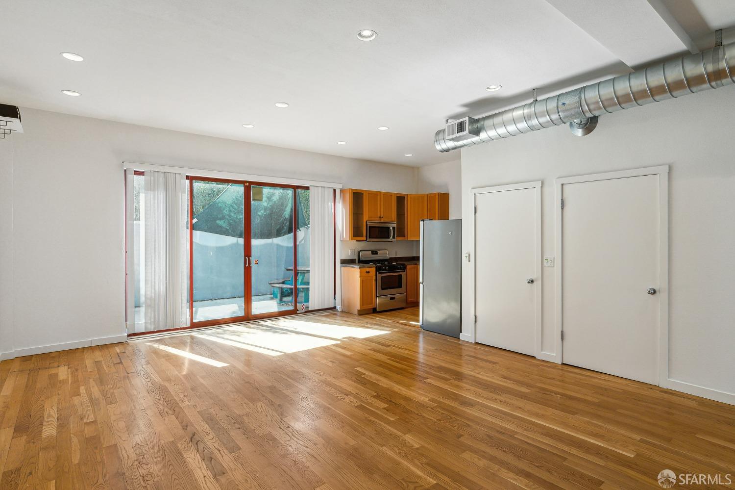 Photo #8: 423713814 Listing 
