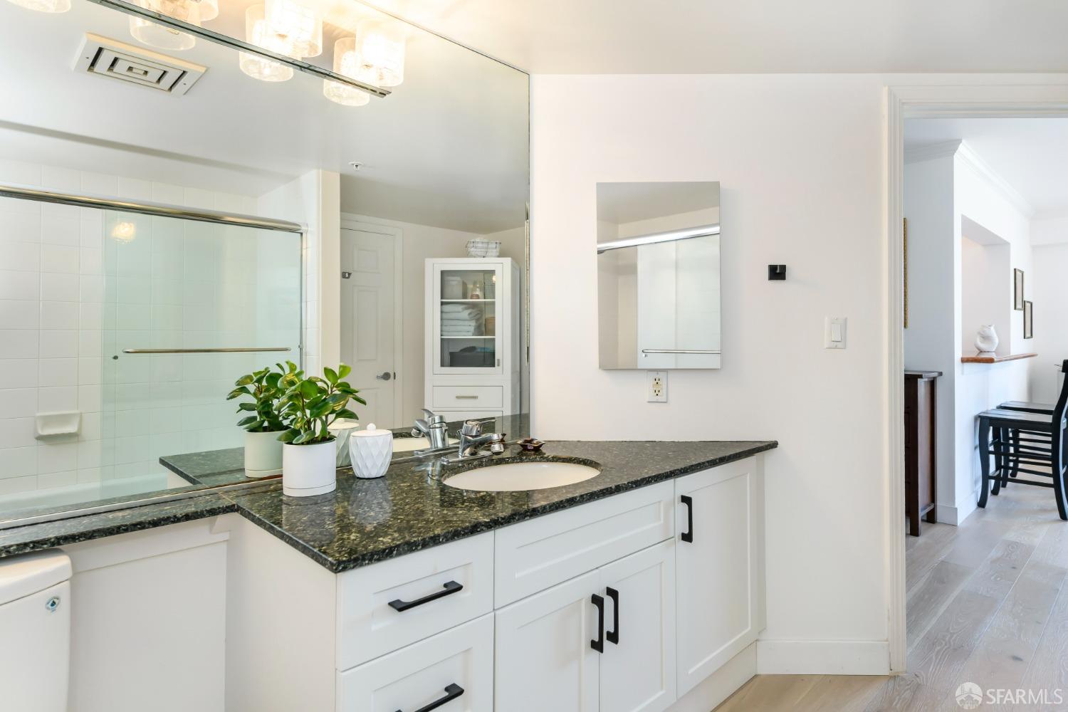 Photo #17: 423907348 Listing 