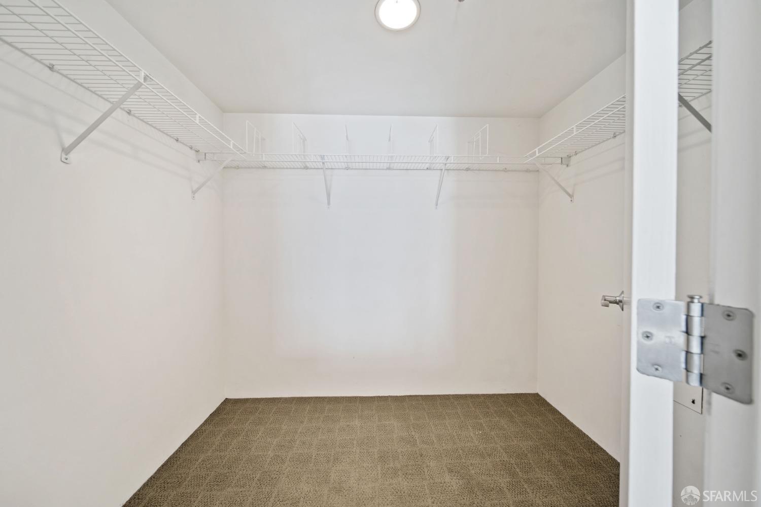 Photo #22: 423726353 Listing 