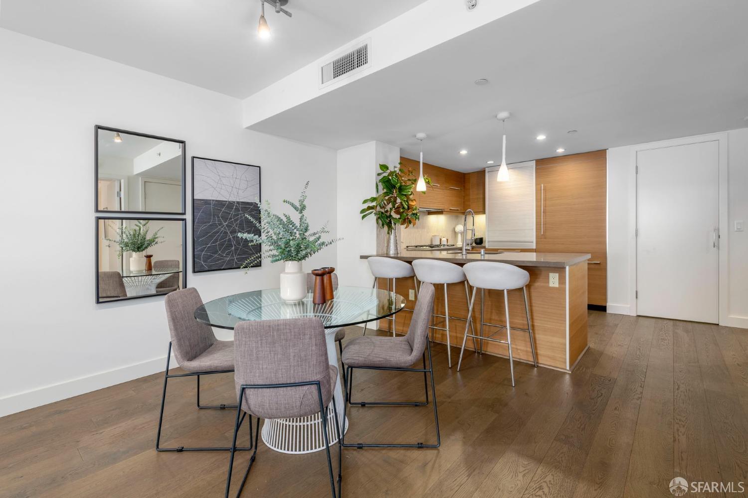 Photo #6: 423759646 Listing 