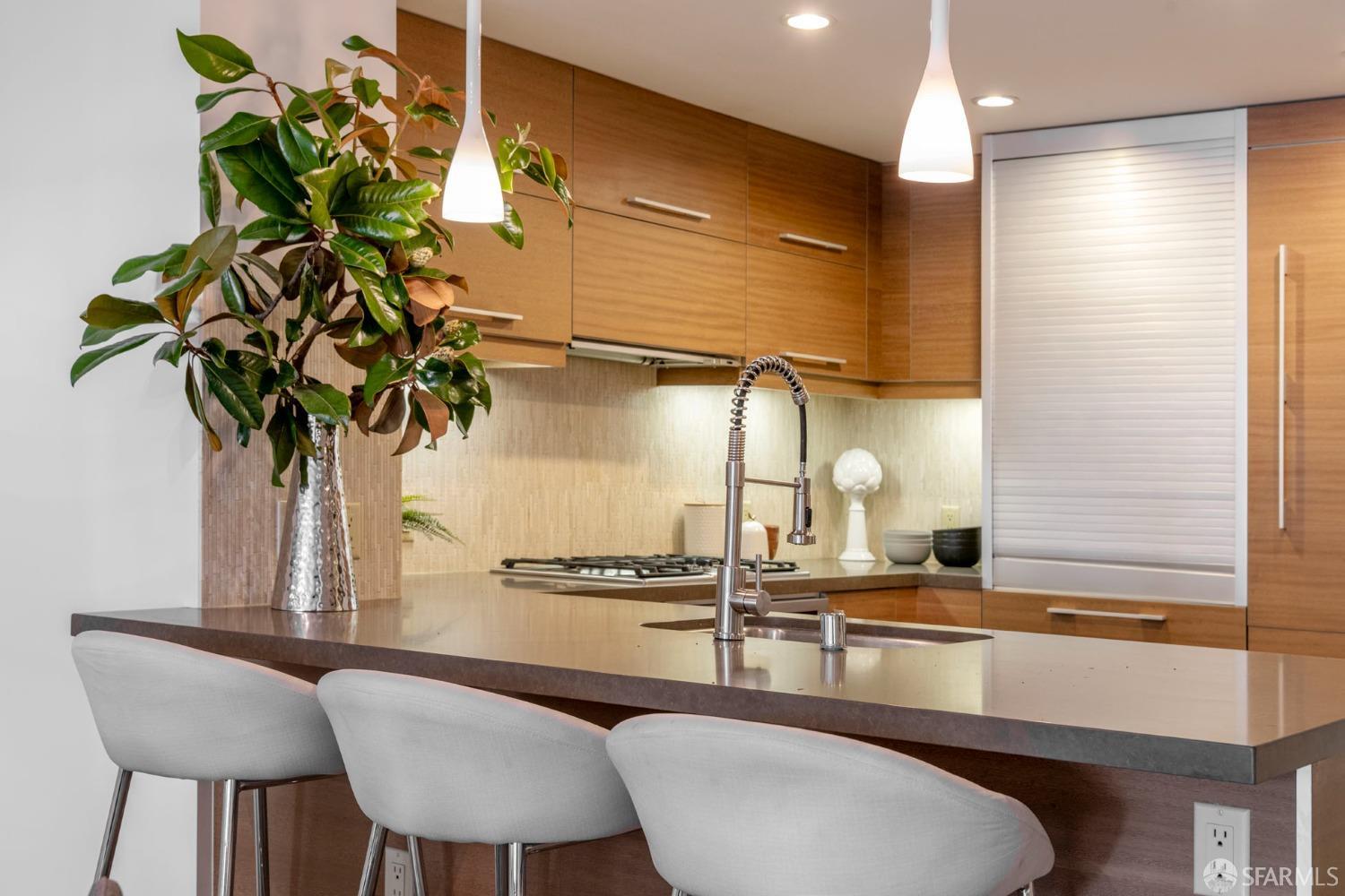 Photo #8: 423759646 Listing 