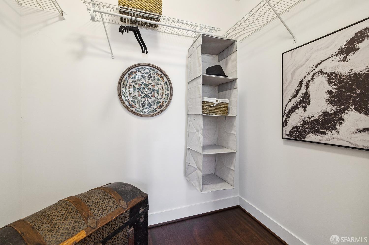 Photo #11: 423907581 Listing 