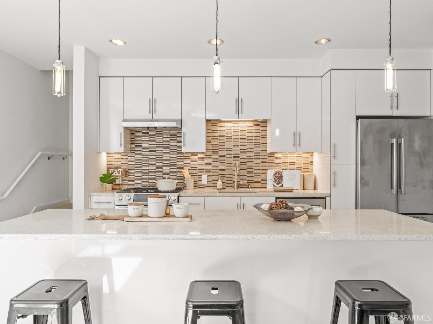 Detail Gallery Image 9 of 46 For 136 Avocet Way, San Francisco,  CA 94124 - 2 Beds | 2 Baths