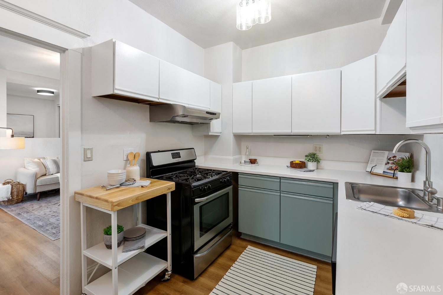 Photo #14: 423907038 Listing 