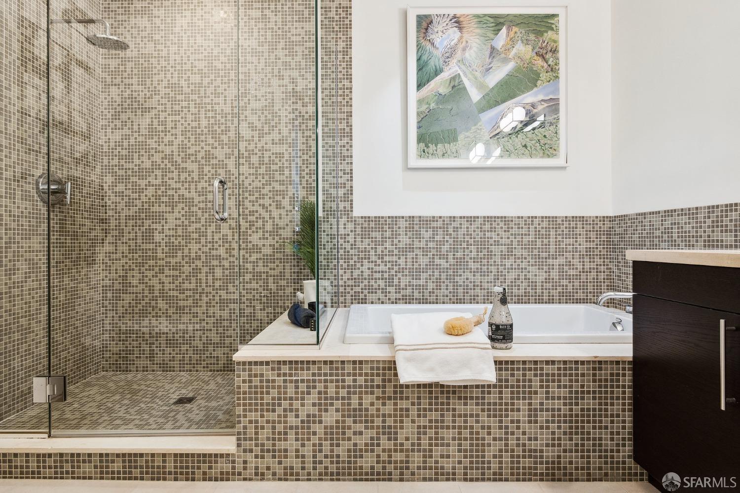 Photo #16: 423907581 Listing 