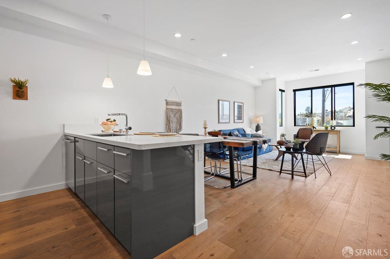 Detail Gallery Image 7 of 42 For 4132 3rd St #5,  San Francisco,  CA 94124 - 2 Beds | 2 Baths