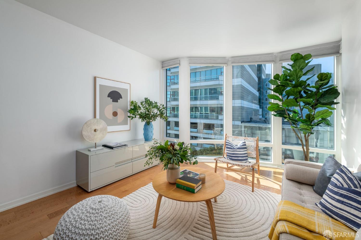 Photo #2: 423759988 Listing 