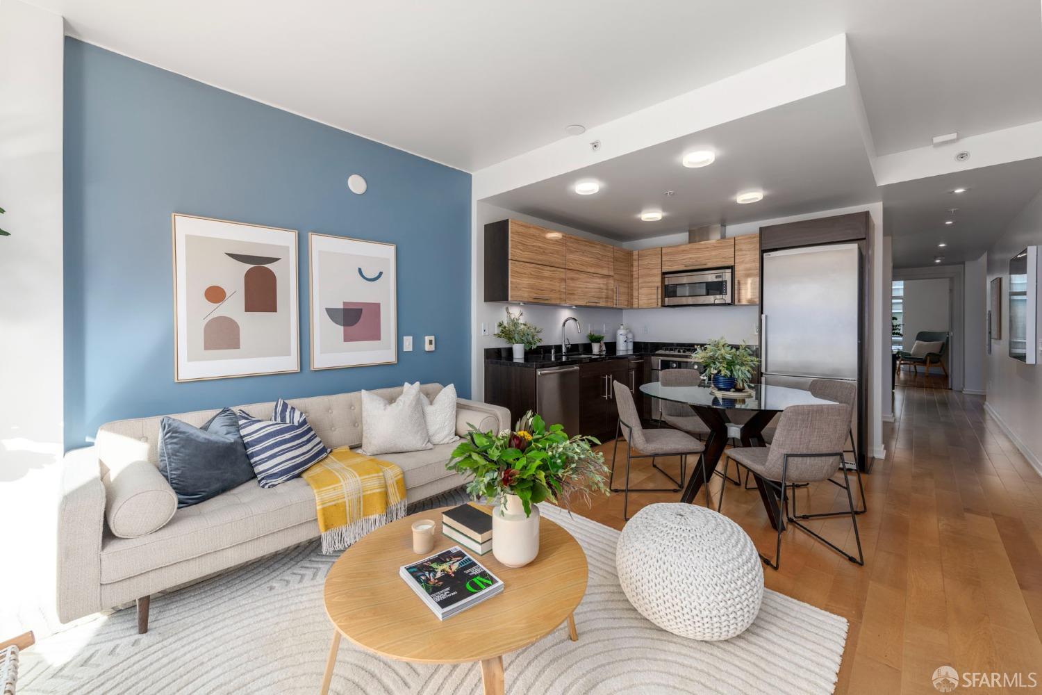 Photo #5: 423759988 Listing 
