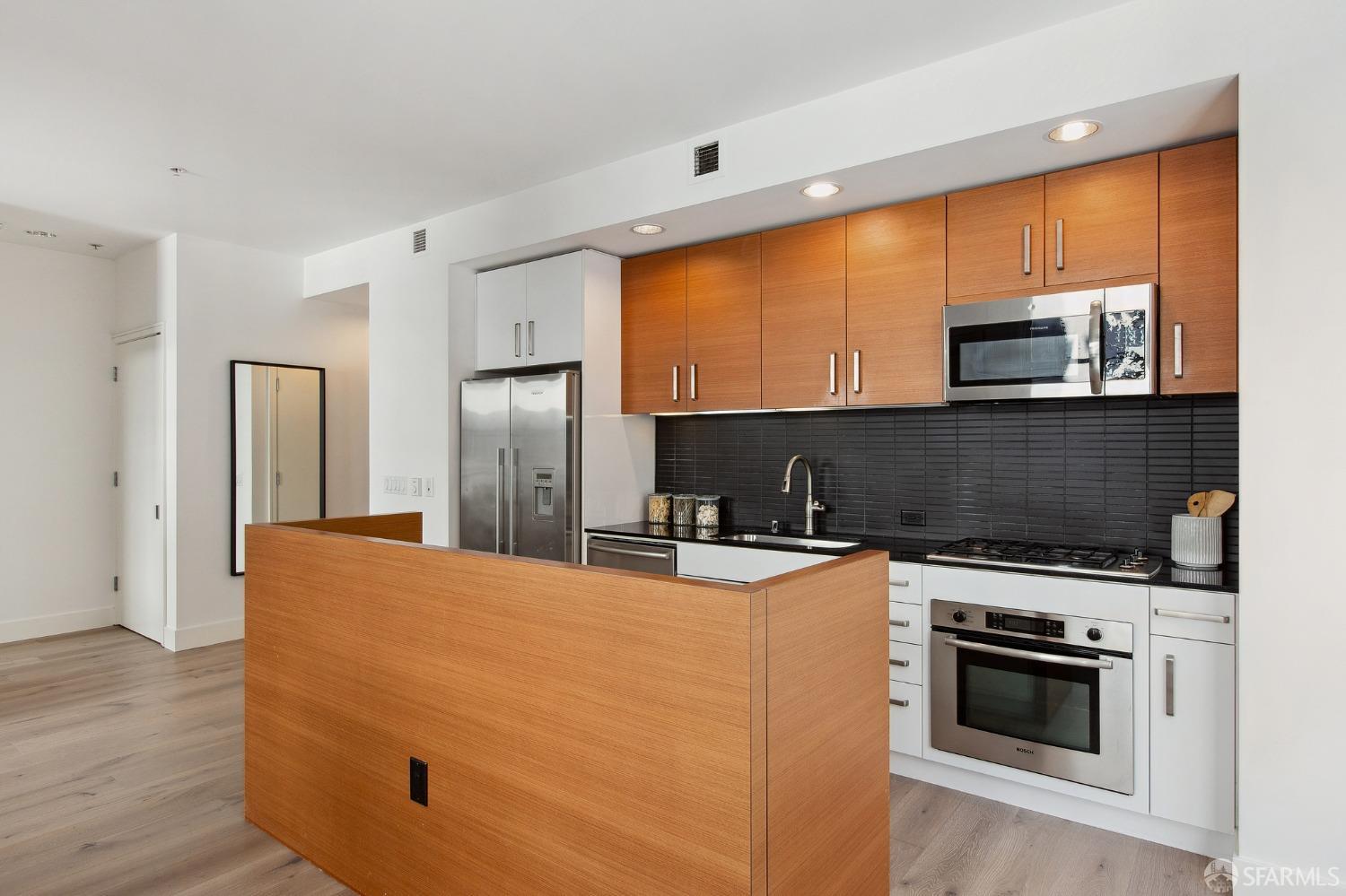 Photo #14: 423759837 Listing 