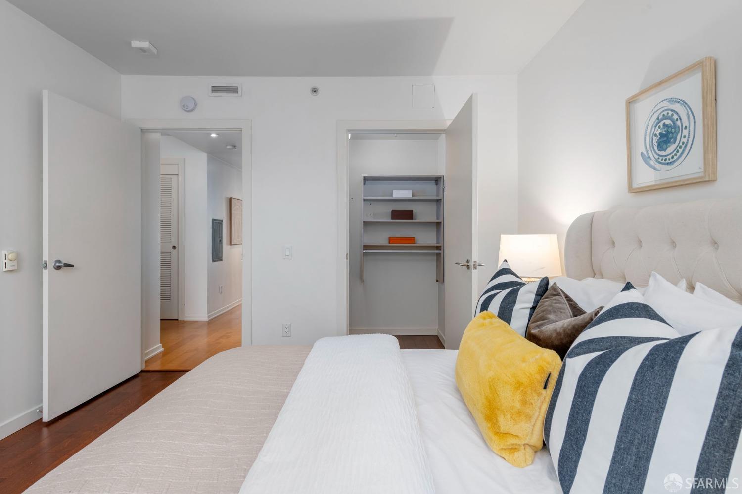 Photo #14: 423759988 Listing 