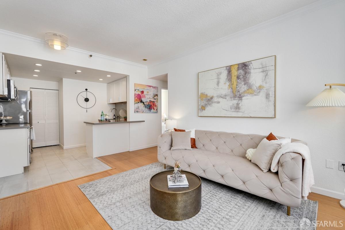 Photo #6: 423906745 Listing 
