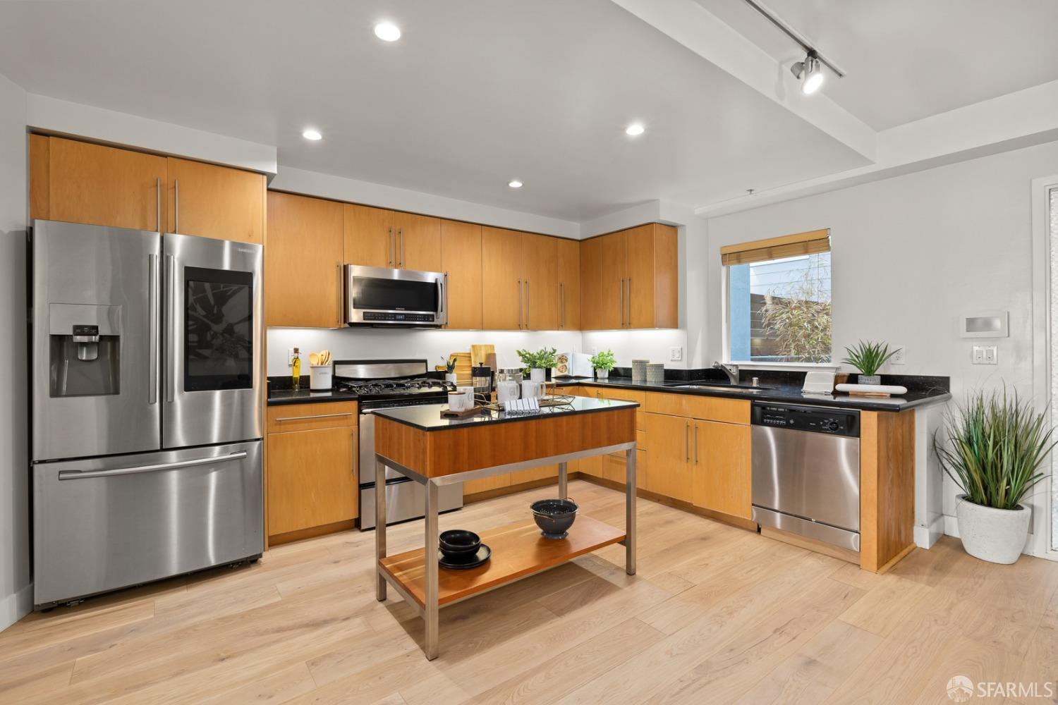Photo #3: 423900203 Listing 