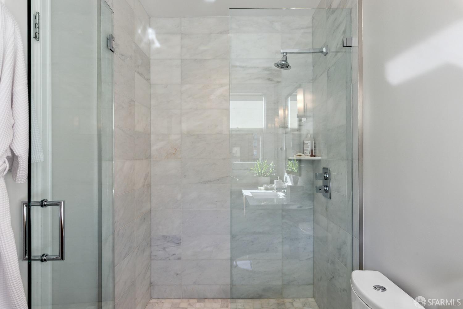 Photo #19: 423908264 Listing 