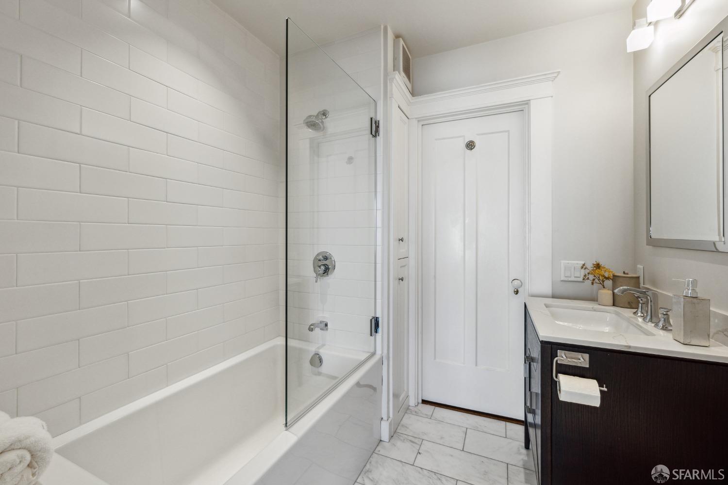 Photo #32: 423907931 Listing 