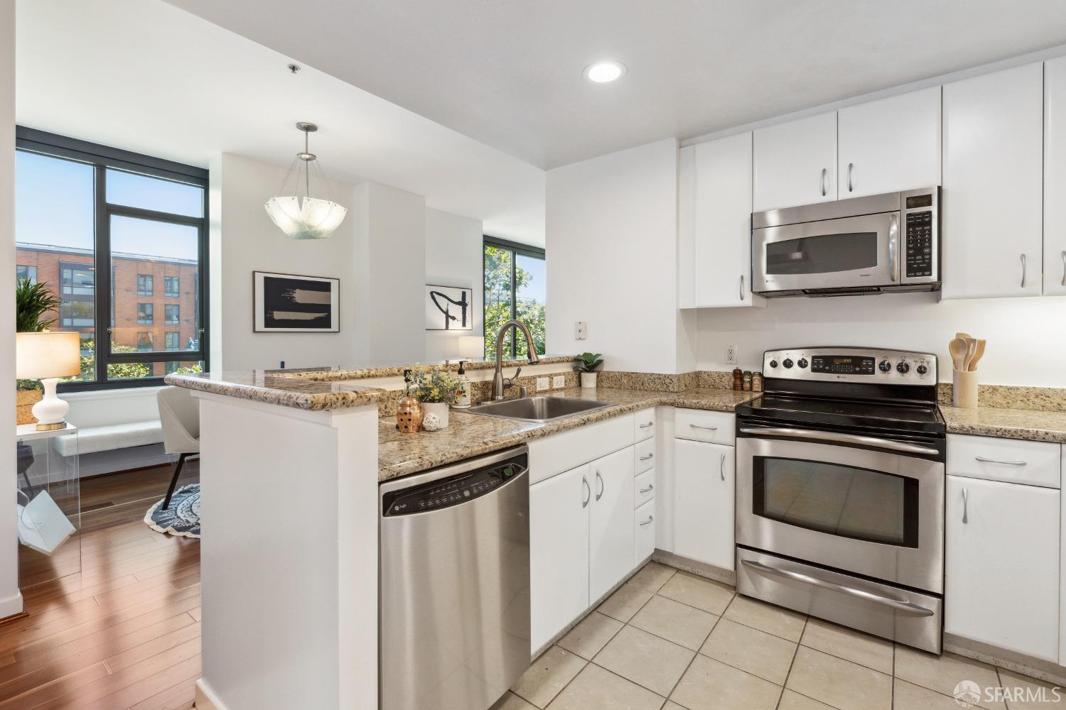 Photo #15: 423908623 Listing 