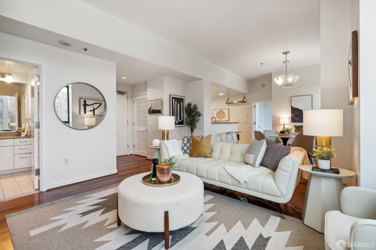 Photo #2: 423908623 Listing 