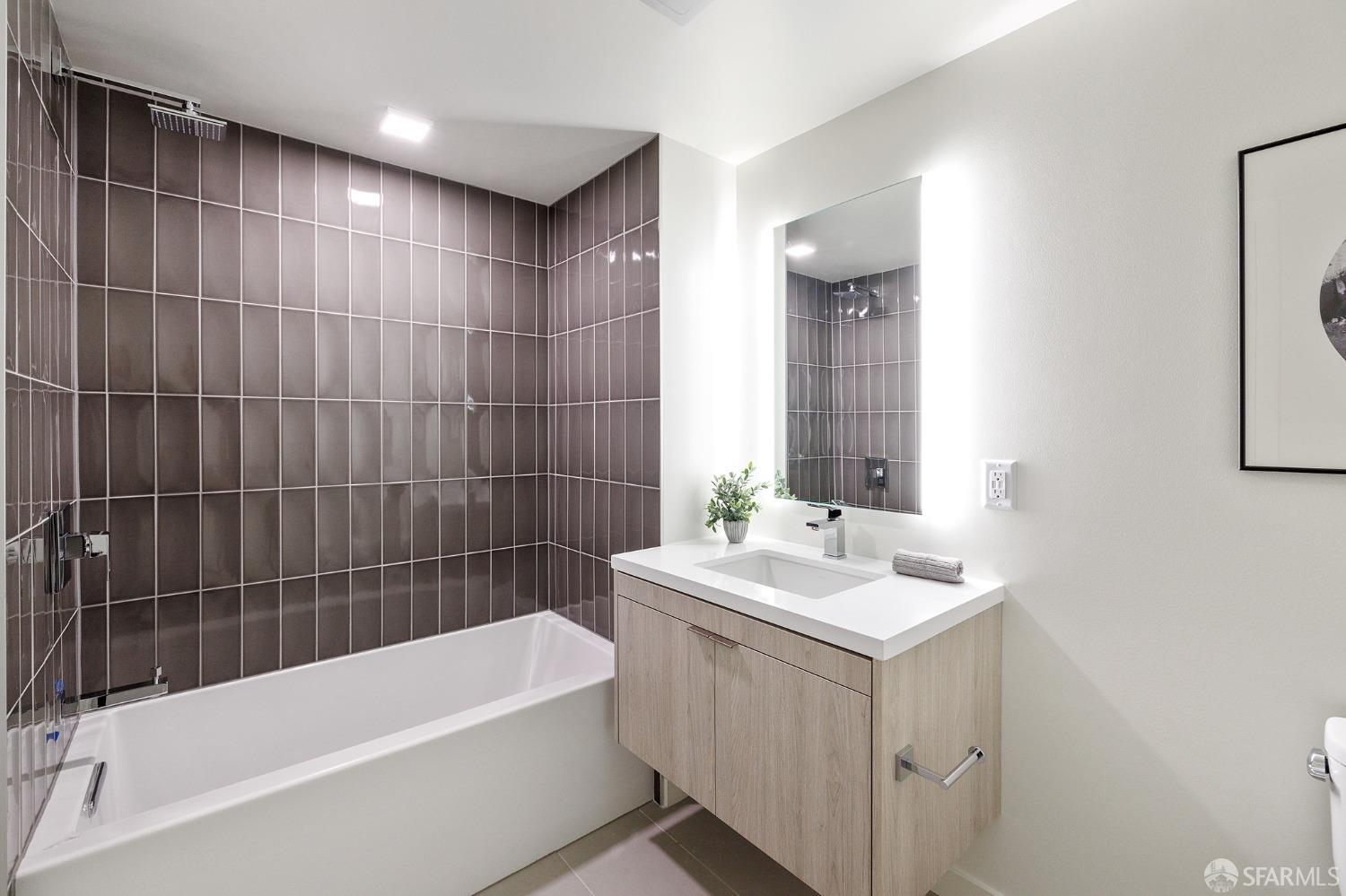 Photo #4: 423908630 Listing 
